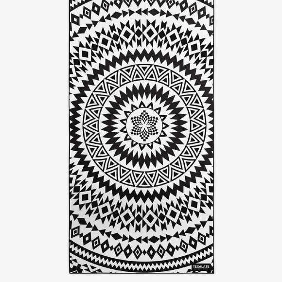 NWT Tesalate Phoenix Sand-free Beach Towel - Picture 5 of 17